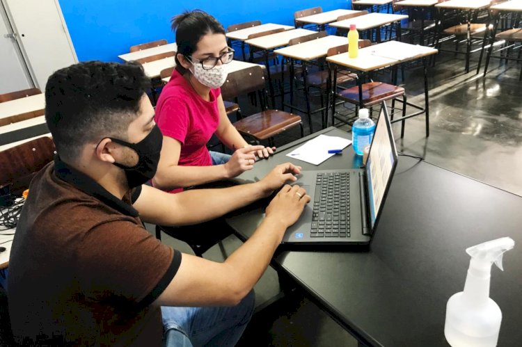 Mauro Mendes sanciona lei que garante desconto nas mensalidades de escolas durante pandemia
