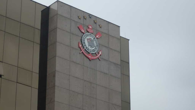Corinthians adota cautela no mercado, mas tem pressa por novo ponta