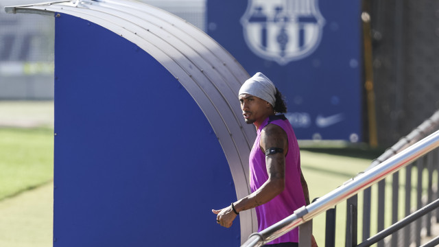 Raphinha aparece de visual novo e é comparado a Ronaldinho Gaúcho