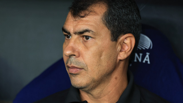 Vitória demite o técnico Fábio Carille após humilhante goleada diante do Flamengo