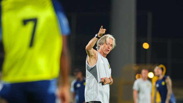 Jorge Jesus não perdoa e pune brasileiro por excesso de peso no Al Nassr