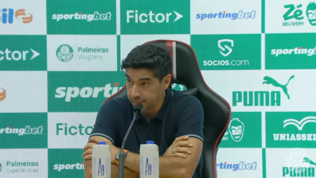 Abel Ferreira rebate críticas de Crespo e defende arbitragem; veja