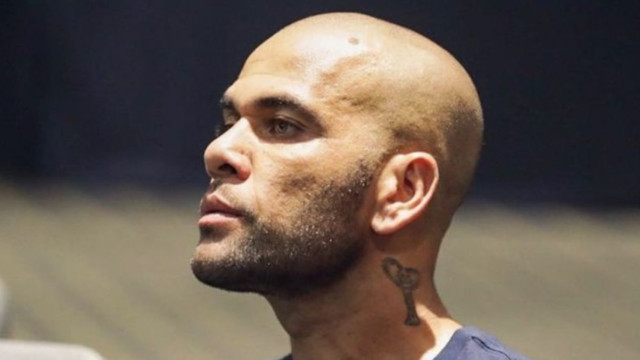 Daniel Alves faz discurso em igreja evangélica na Espanha e diz que é 'prova da fé'