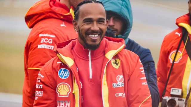 Lewis Hamilton vive inferno astral em primeiro ano na Ferrari