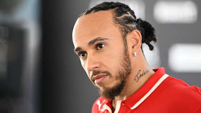 'Falem menos e foquem na pilotagem': presidente da Ferrari repreende Hamilton e Leclerc