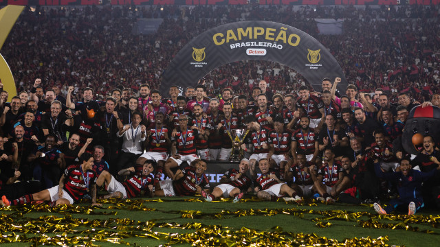 Após glória na Libertadores, Flamengo amplia festa com título do Brasileiro