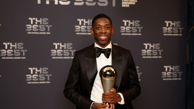 Dembélé confirma favoritismo e leva prêmio de melhor do mundo da Fifa