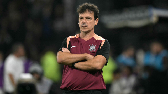 Diniz tenta canalizar 'loucura' por sucesso à frente do Corinthians