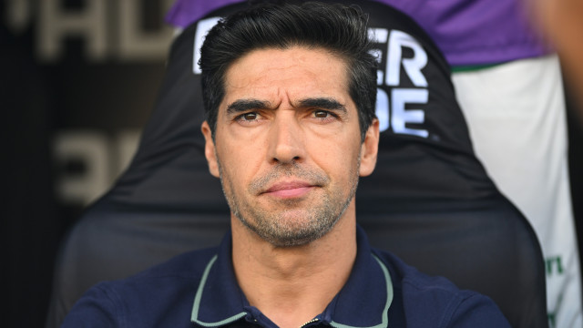 Abel Ferreira é suspenso por 8 jogos e fica fora do clássico contra o Corinthians